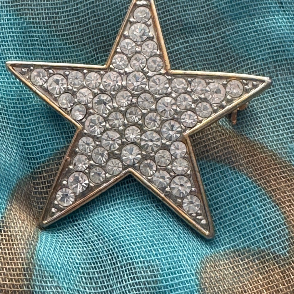 Star Rhinestone Brooch - Picture 4 of 6